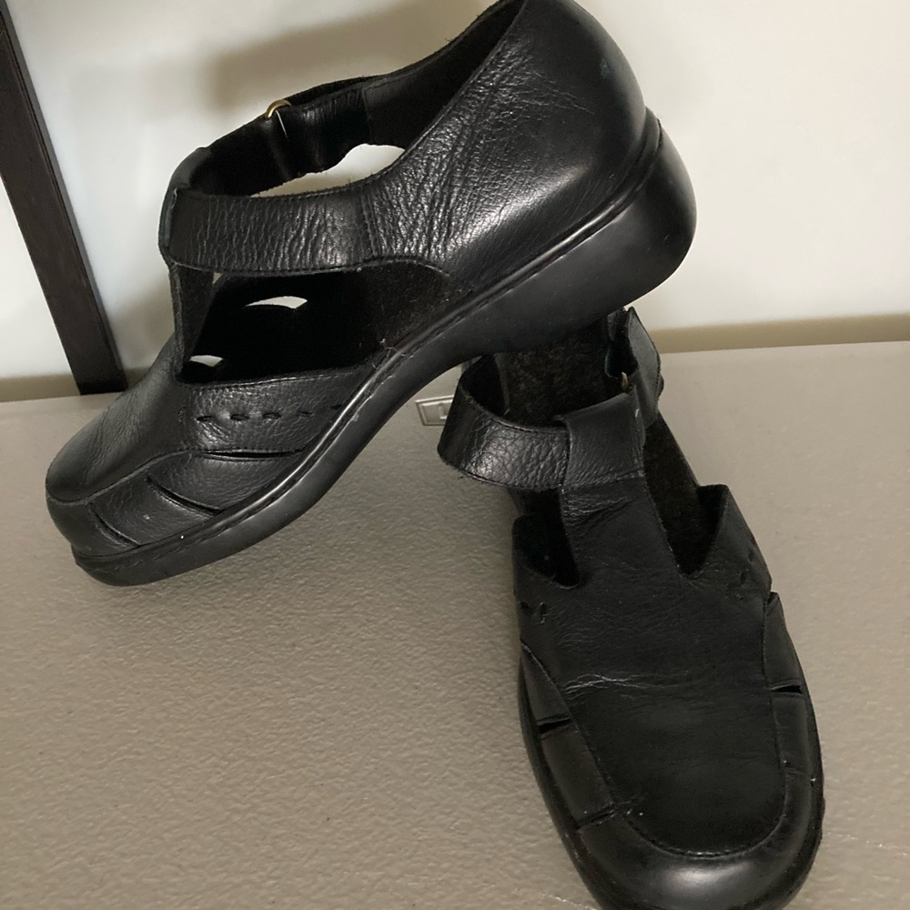 NWOB NATURALIZER t strap Mary Jane shoes